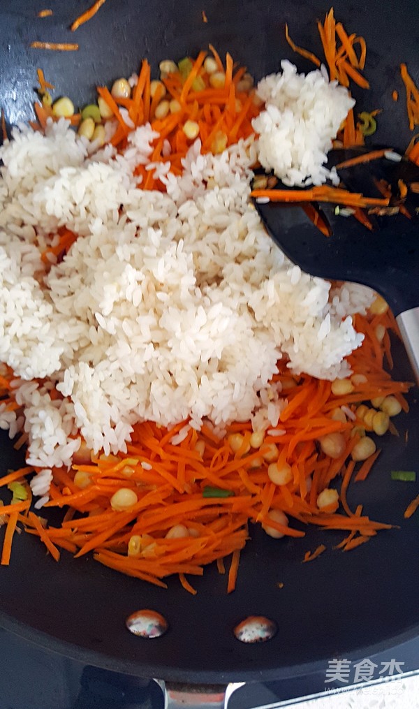 Fried Rice with Egg, Carrot and Corn Kernels recipe