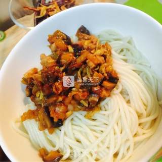 Noodles with Mushroom Loin and Mixed Sauce recipe