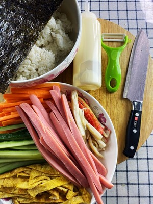 【japanese-style Sushi Rolls】simple and Delicious, Kids Love to Eat. The Ratio of Sushi Vinegar, Sesame Oil and Glutinous Rice is The Key recipe