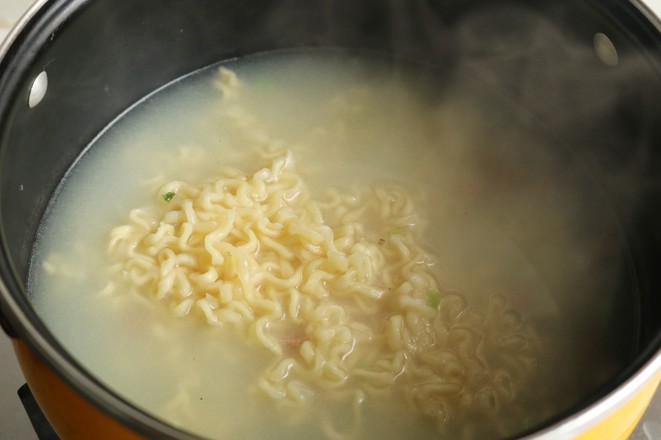 Noodles with Green Bamboo Shoots and Fried Sauce recipe