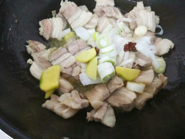 Braised Pork Belly with Sauerkraut Powder recipe