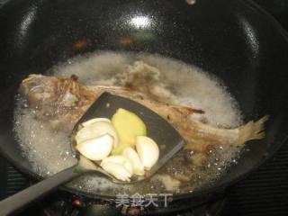 Roasted Yellow Croaker with Garlic recipe