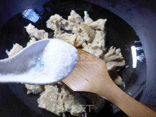 Leek Stir-fried with Roasted Bran recipe