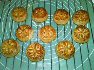 Cantonese-style Dried Fruit Five-nut Moon Cake recipe