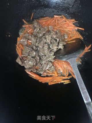Stir-fried Beef with Carrots and Cucumber recipe