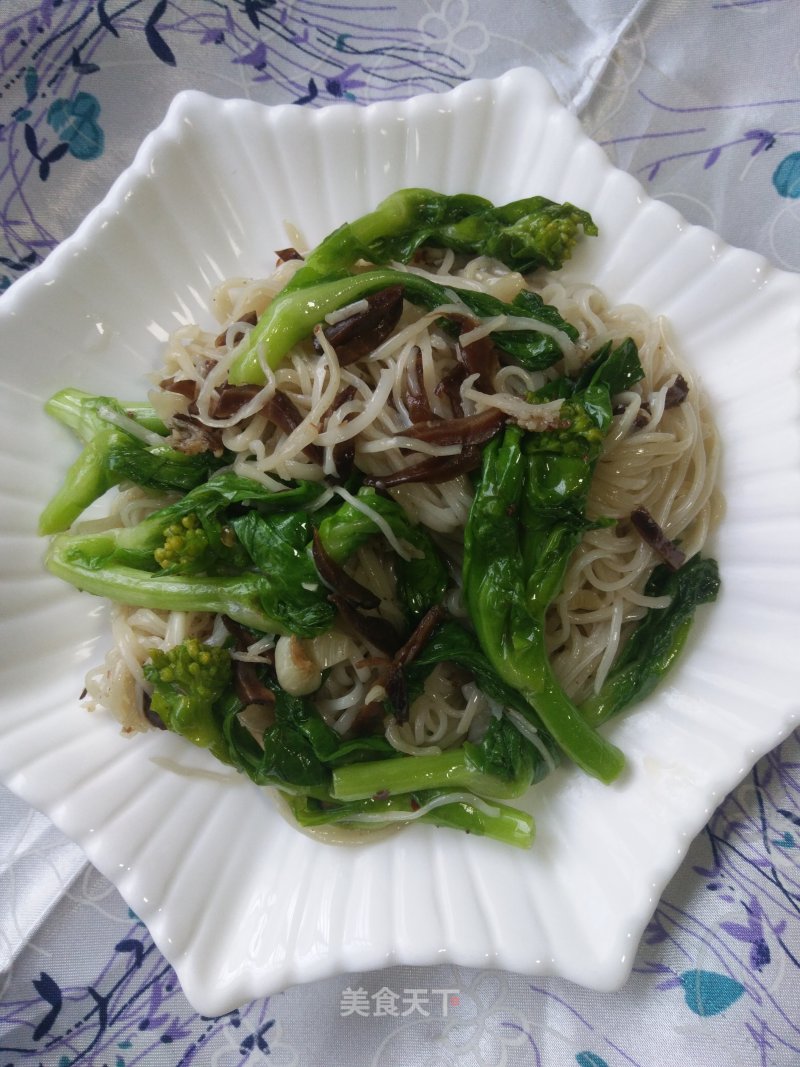 Fried Noodles with Cauliflower and Matsutake recipe