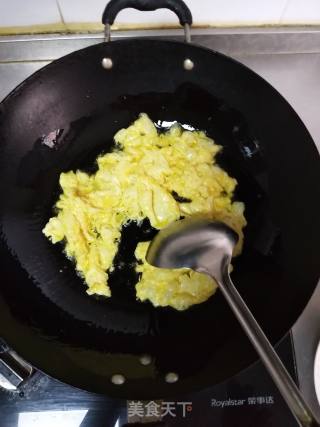 Scrambled Eggs with Garlic Moss recipe
