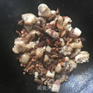 Hakka Specialty Braised Pork Knuckles with Sand Tea recipe