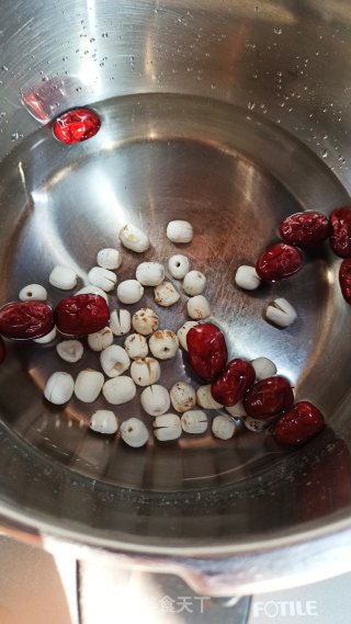White Fungus, Red Date and Lotus Seed Soup recipe