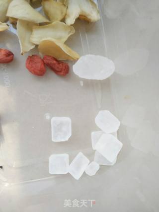 Peach Gum Lily Soup recipe