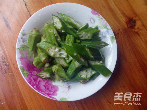 Scrambled Eggs with Okra recipe