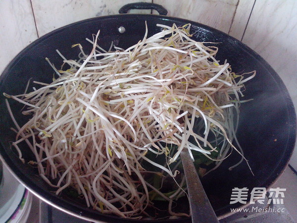 Celery Stir-fried Bean Sprouts recipe