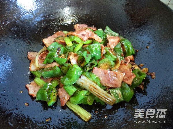 Stir-fried Bacon with Tiger Skin Chili recipe