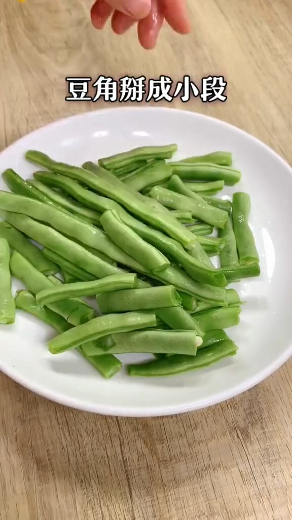 Braised Noodles with Beans recipe