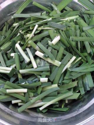 Stir-fried Chives with Shredded Cuttlefish recipe