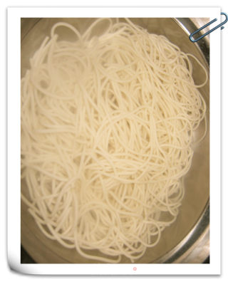 Simple and Delicious - Fried Noodles with Shredded Pork in Oyster Sauce recipe