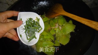 [recipe for Gift]--stir-fried Pork Slices with Lettuce recipe