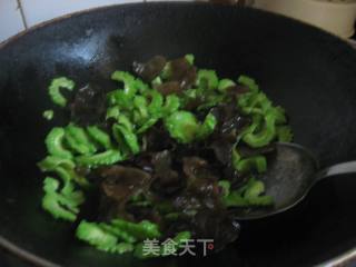 Bitter Melon and Fungus Fried recipe