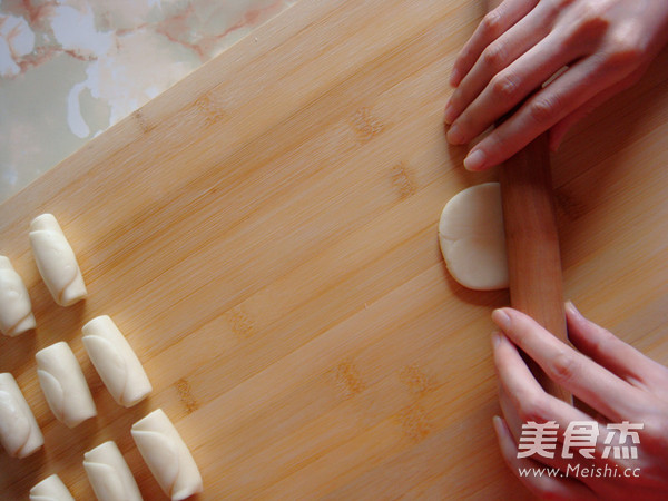 Creative Chinese Pastry Red Plum Primula recipe