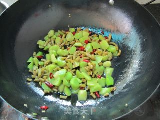 Stir-fried Diced Lettuce with Capers recipe