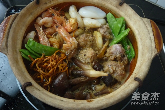 Meatballs, Seafood and Mixed Vegetable Claypot recipe