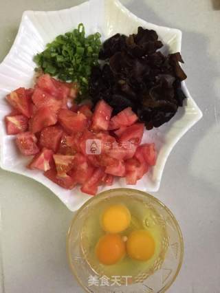 Scrambled Eggs with Black Fungus and Tomato recipe