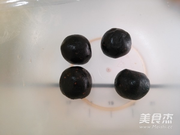 Black Sesame Chestnut Cantonese Mooncakes recipe