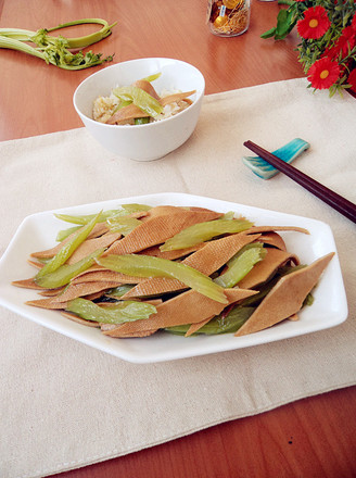 Fried Celery with Bean Curd