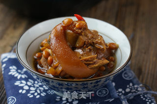 [yiwu] Soybean Stewed Pig's Feet recipe
