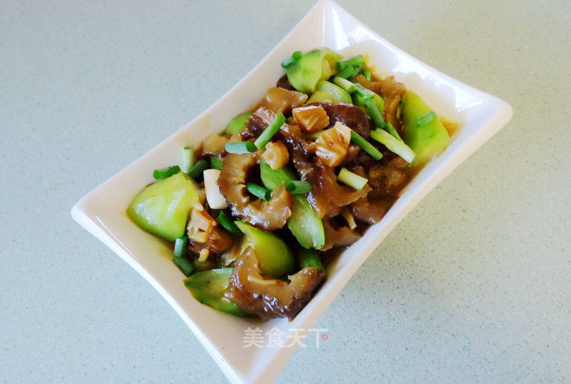 Sea Cucumber and Mushroom Stewed Loofah