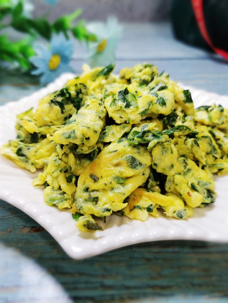 Scrambled Eggs with Alfalfa Vegetables recipe