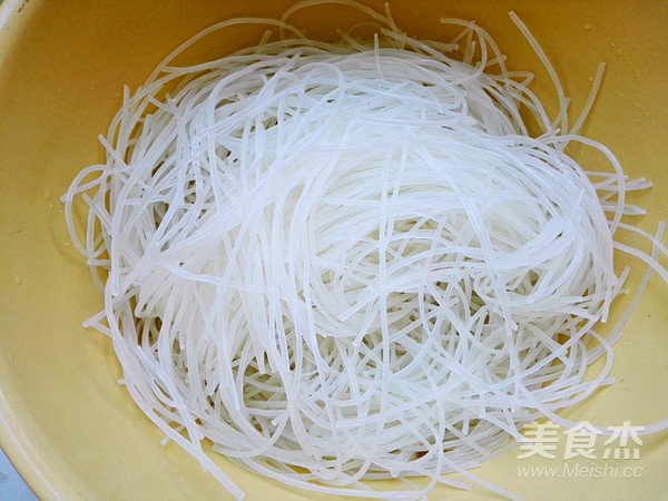 Fried Rice Noodles with Sauerkraut recipe