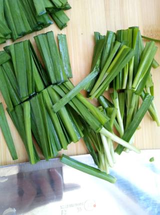 Stir-fried Rice Noodles with Leek recipe