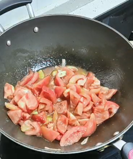 Scrambled Eggs with Tomato Fungus recipe