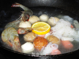 Assorted Hot Pot with Prawns in Broth recipe