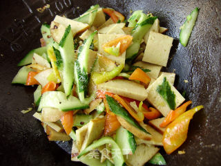 Home Cooking-fried Melon Slices with Vegetarian Chicken and Pepper recipe