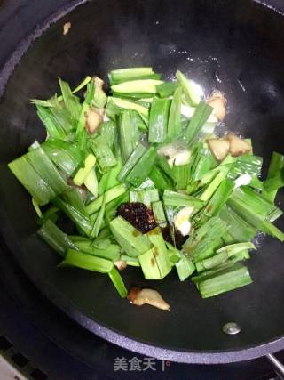 Stir-fried Garlic Leaves with Bacon recipe