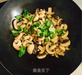 Stir-fried Pork with Agaricus Bisporus recipe