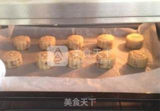 50 Grams of Five Kernels and Baiguo Moon Cakes recipe