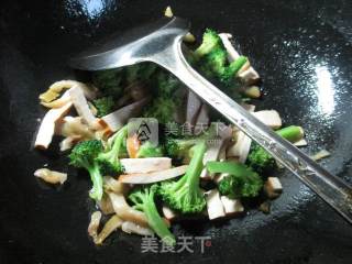Stir-fried Broccoli with Sliced Mustard recipe