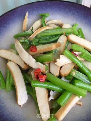 Stir-fried Wormwood Stalks Fragrant and Dried recipe