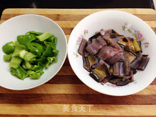 Stir-fried Eel Slices with Green Pepper recipe