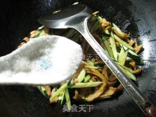 Stir-fried Cucumber with Pork Belly and Gluten recipe