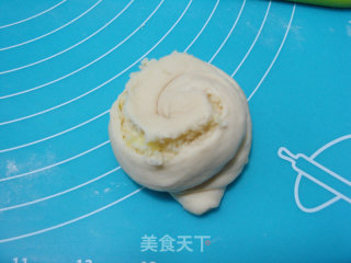 Coconut Flower-shaped Small Meal Bun recipe