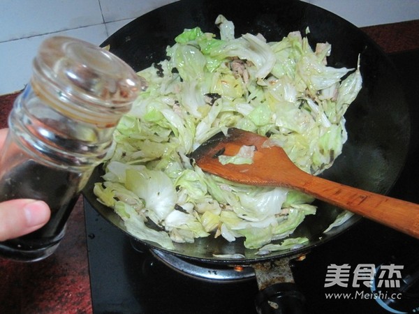 Stir-fried Shredded Cabbage with Olives and Vegetables recipe