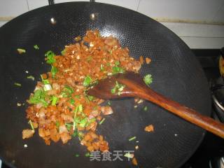 Stir-fried Dried Radish with Lard Residue recipe