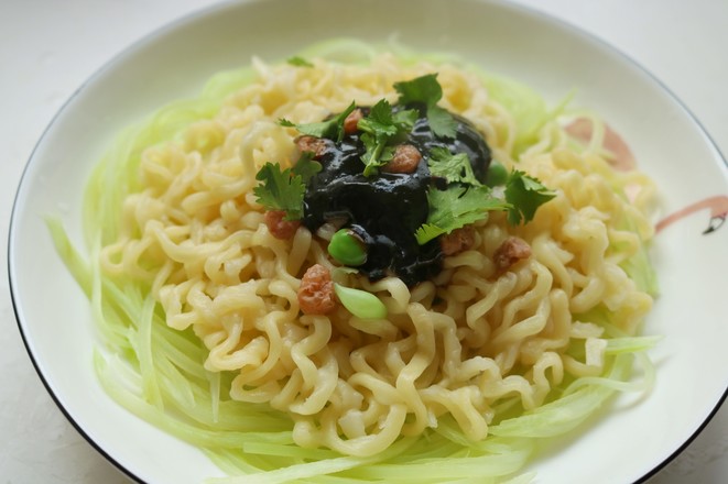 Noodles with Green Bamboo Shoots and Fried Sauce recipe