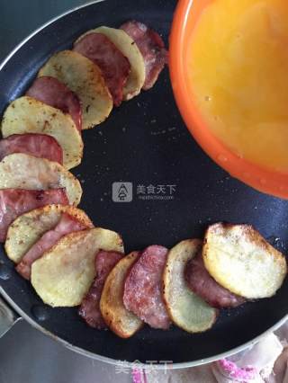 Eggs with Potatoes and Bacon recipe