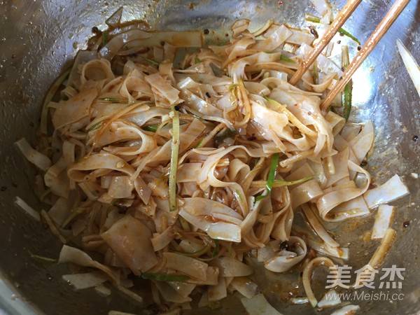 Noodle Sauce with Cold Skin recipe