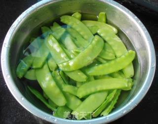 Stir-fried Snow Peas with Sausage recipe